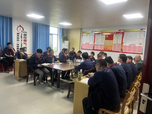 王伍升到建材研究室、建材公司調(diào)研